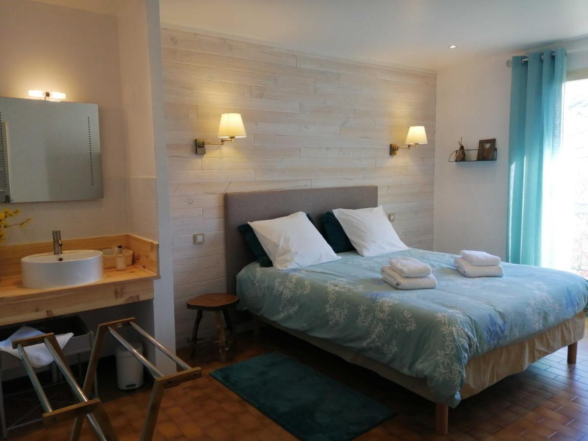 Bed and Breakfast Alabrena Feneyrols Экстерьер фото
